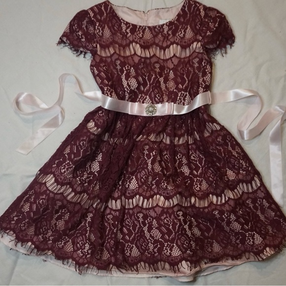 Beautiful lace dress for kids! - Picture 4 of 4